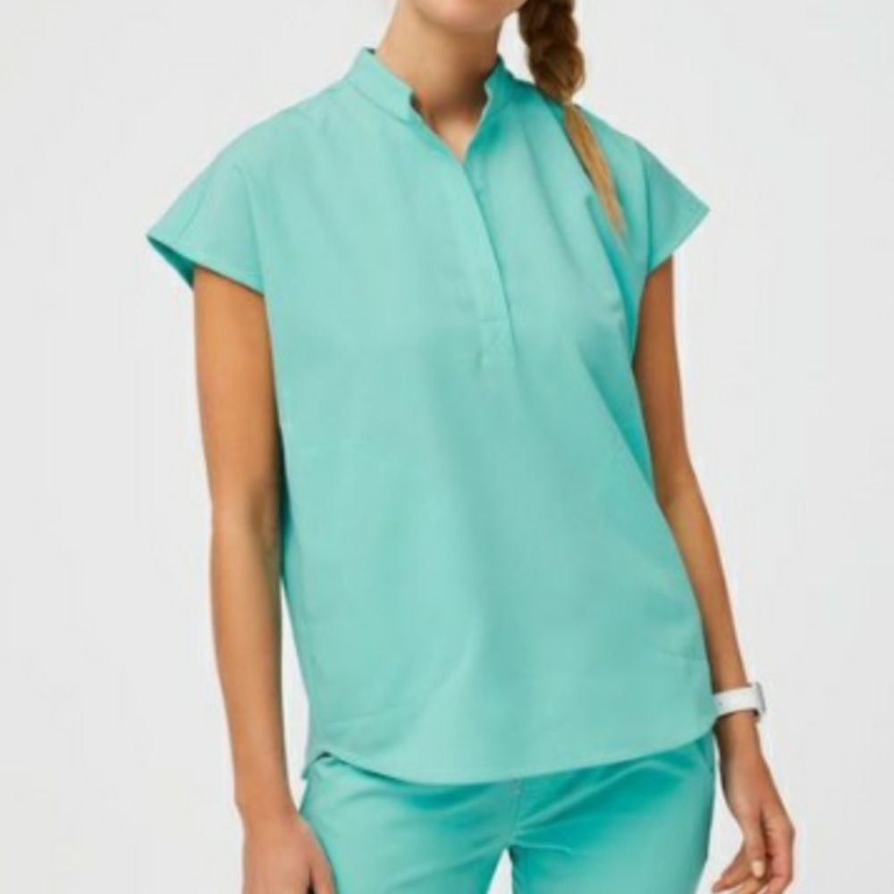 FIGS Fresh Aqua Rafaela Top XS